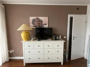 wohnliches , behagliches Zimmer mit Balkon und wifi, Mönchengladbach